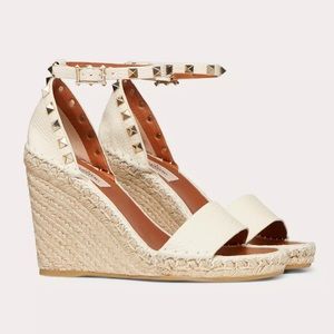 Valentino DOUBLE ROCKSTUD GRAINY CALFSKIN WEDGE SANDAL Sz 37 NWT